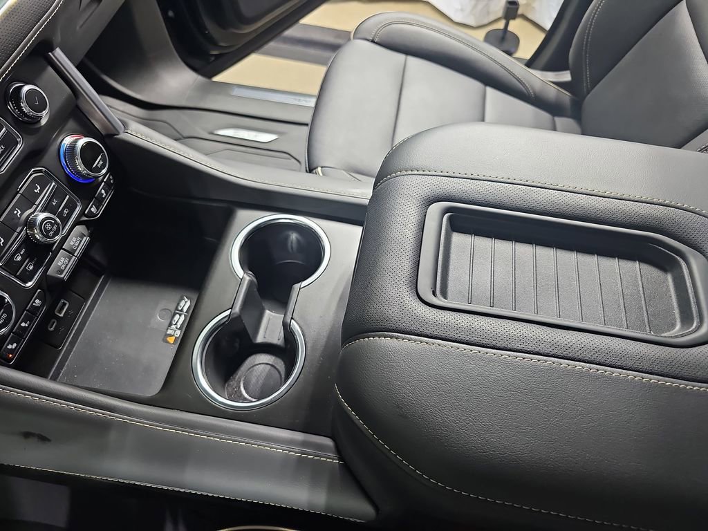 Certified 2024 GMC Yukon XL SLT w/ SLT Premium Package image 32