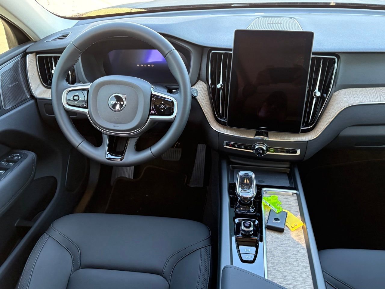 New 2026 Volvo XC60 B5 Plus w/ Protection Package Premier AWD/4WD image 9