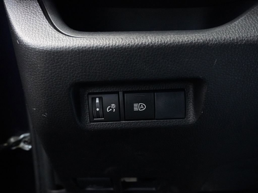 Used 2025 Toyota RAV4 XLE AWD/4WD image 29