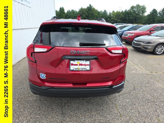 Used 2024 GMC Terrain SLE w/ Driver Convenience Package AWD/4WD image 9