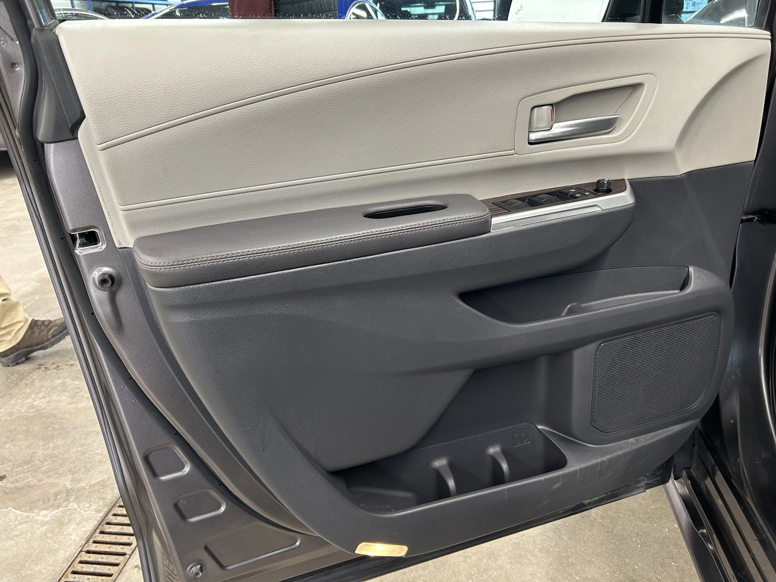 Used 2023 Toyota Sienna XLE image 11