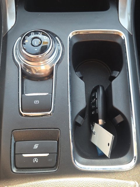 Used 2020 Ford Fusion SE FWD image 28