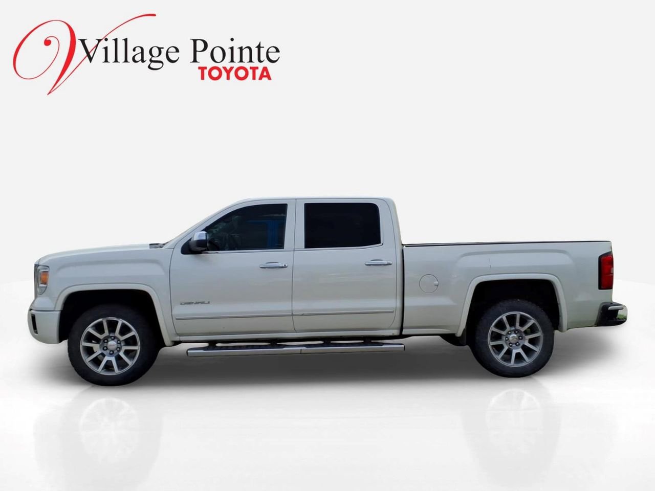Used 2015 GMC Sierra 1500 Denali w/ Driver Alert Package AWD/4WD image 2