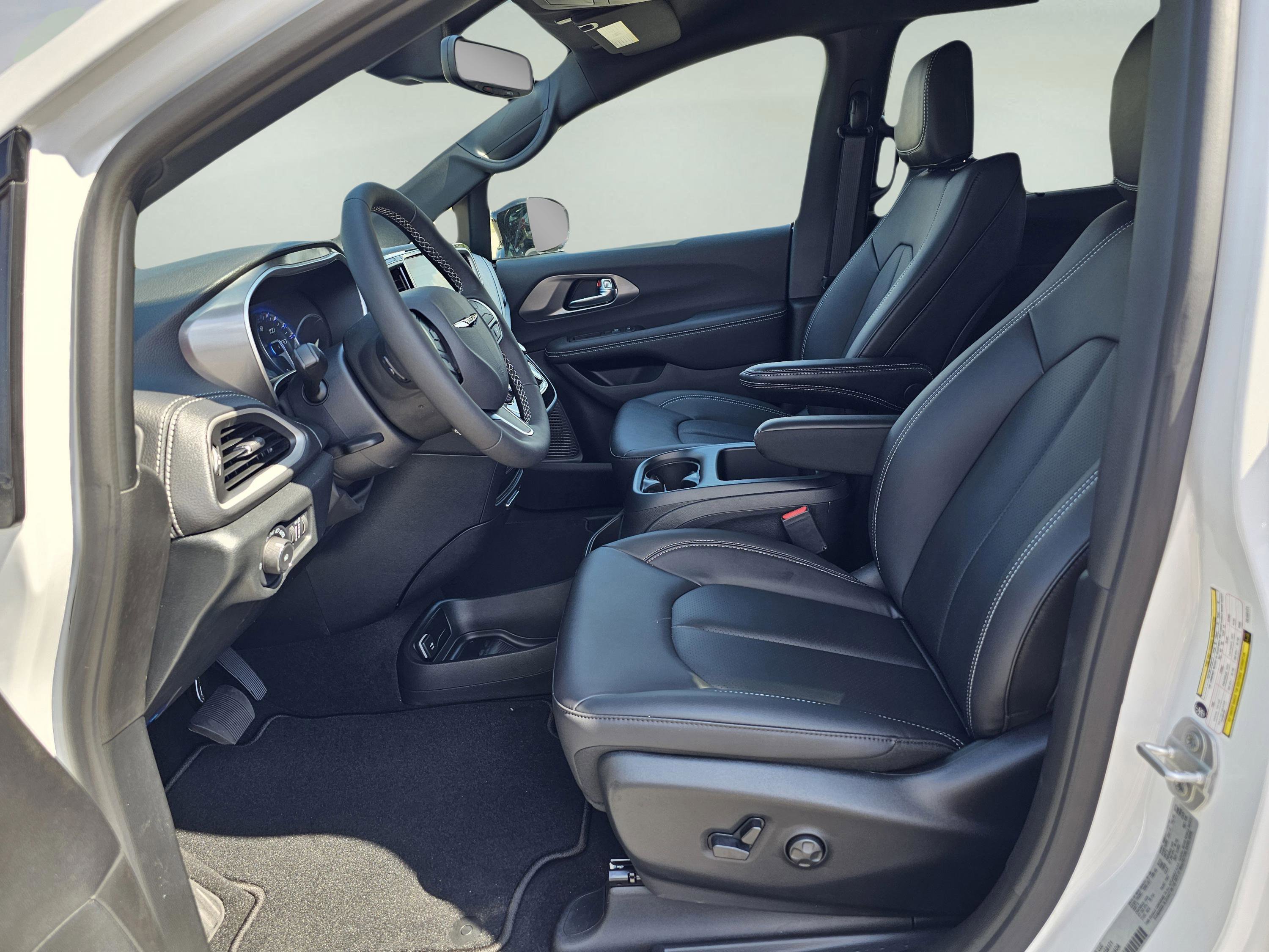 New 2026 Chrysler Pacifica Select image 16