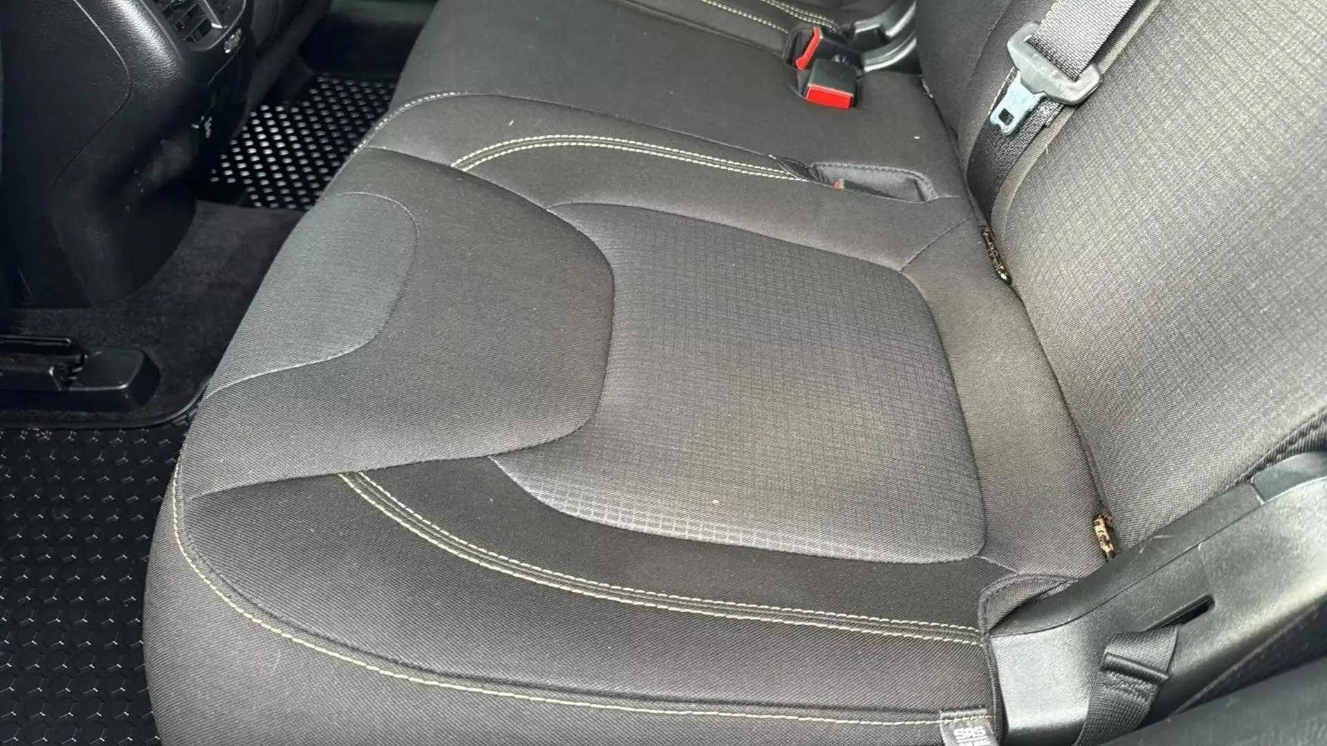 Used 2017 Jeep Cherokee Latitude w/ Comfort/Convenience Group image 14