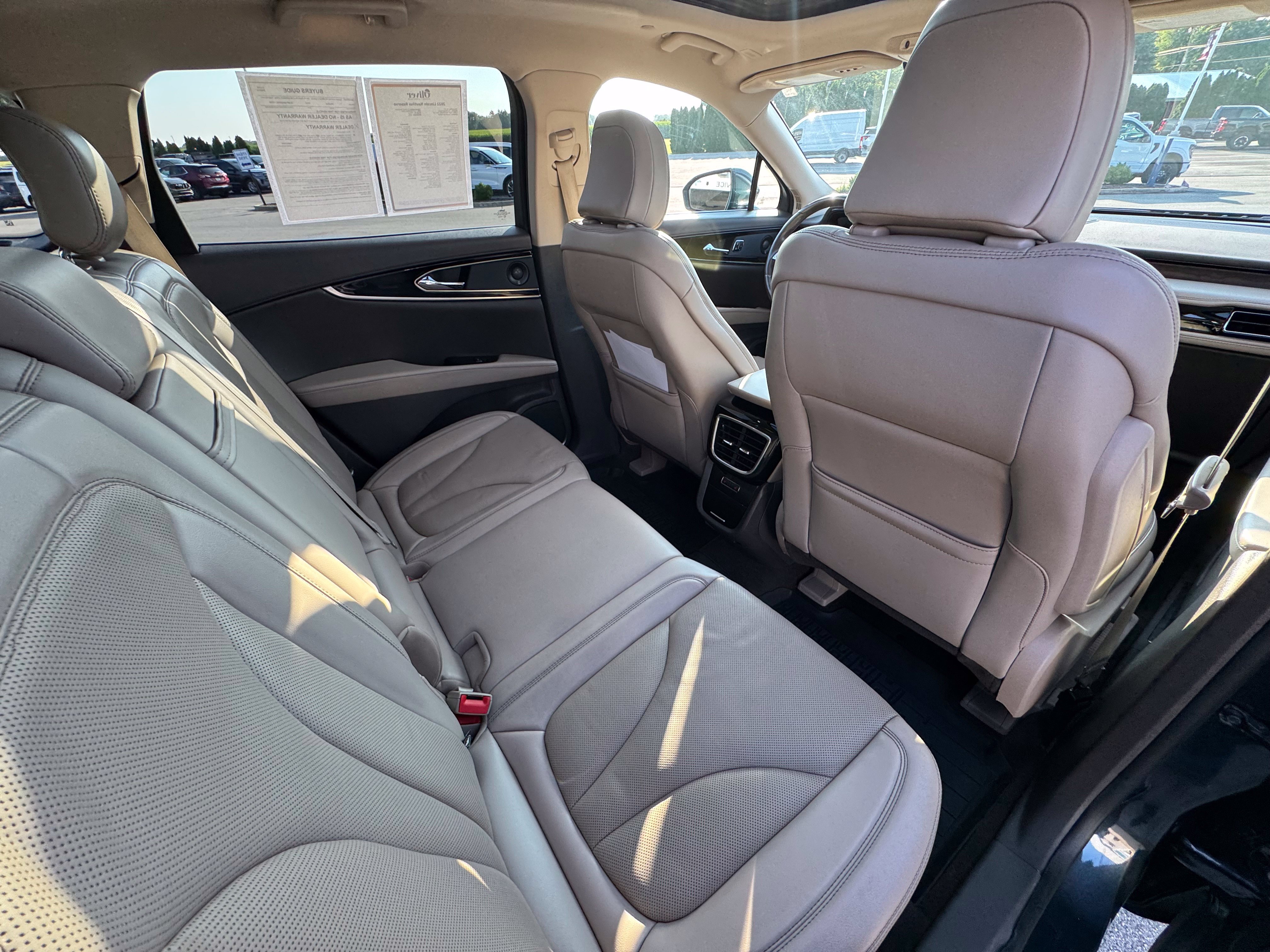 Used 2022 Lincoln Nautilus Reserve w/ Luxury Package AWD/4WD image 16