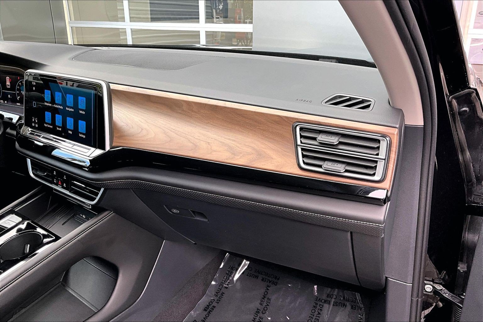 Used 2026 Volkswagen Atlas SE FWD image 16