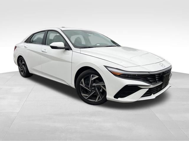 Used 2025 Hyundai Elantra Limited w/ Cargo Package