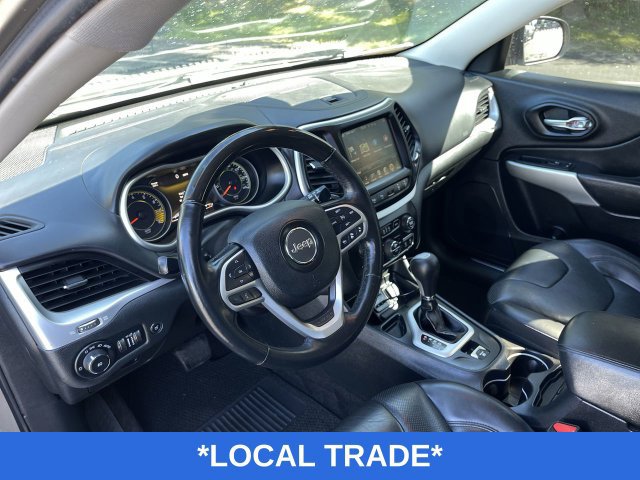 Used 2017 Jeep Cherokee Overland w/ Technology Group FWD image 11