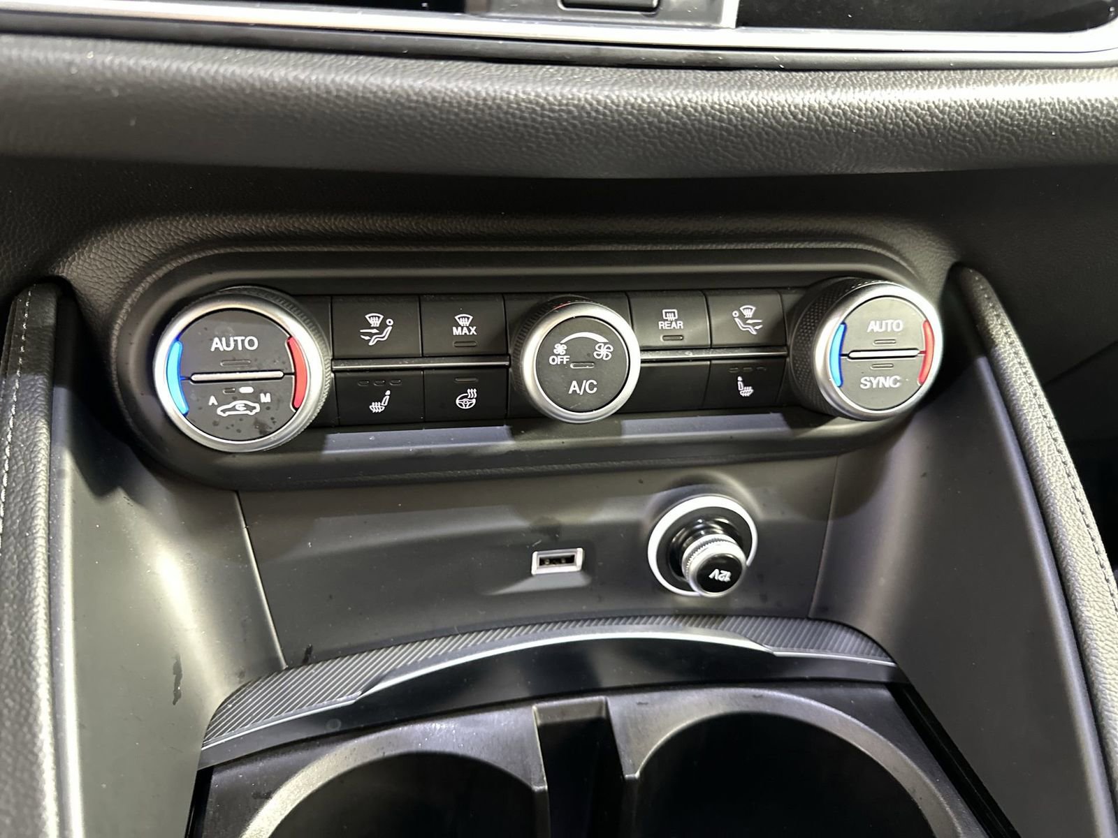 Used 2024 Alfa Romeo Stelvio Ti AWD/4WD image 19
