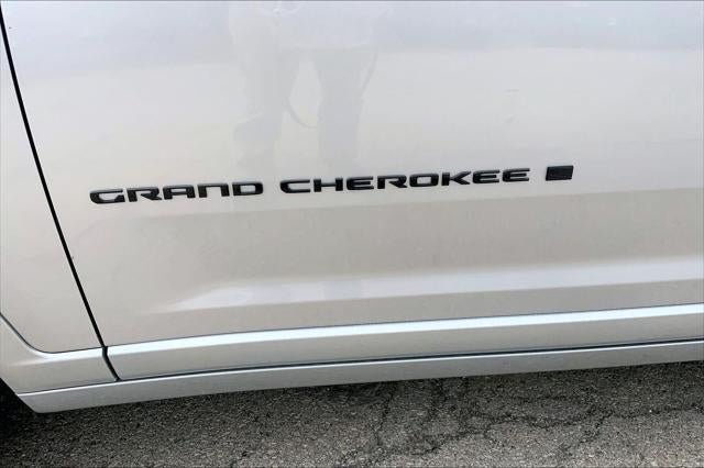 New 2026 Jeep Grand Cherokee Summit w/ Obsidian Package AWD/4WD image 46
