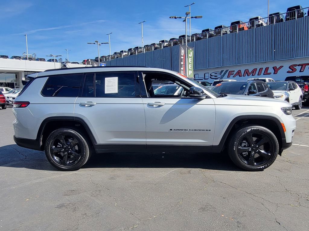 Used 2023 Jeep Grand Cherokee L Laredo AWD/4WD image 31