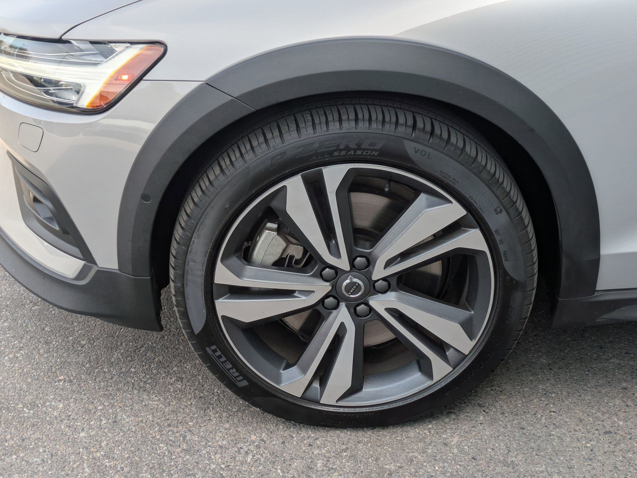 Used 2025 Volvo V60 B5 Cross Country Plus AWD/4WD image 11
