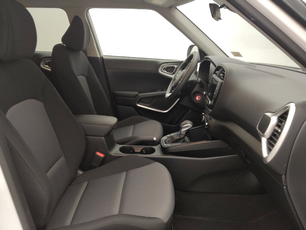 Used 2025 Kia Soul S FWD image 21