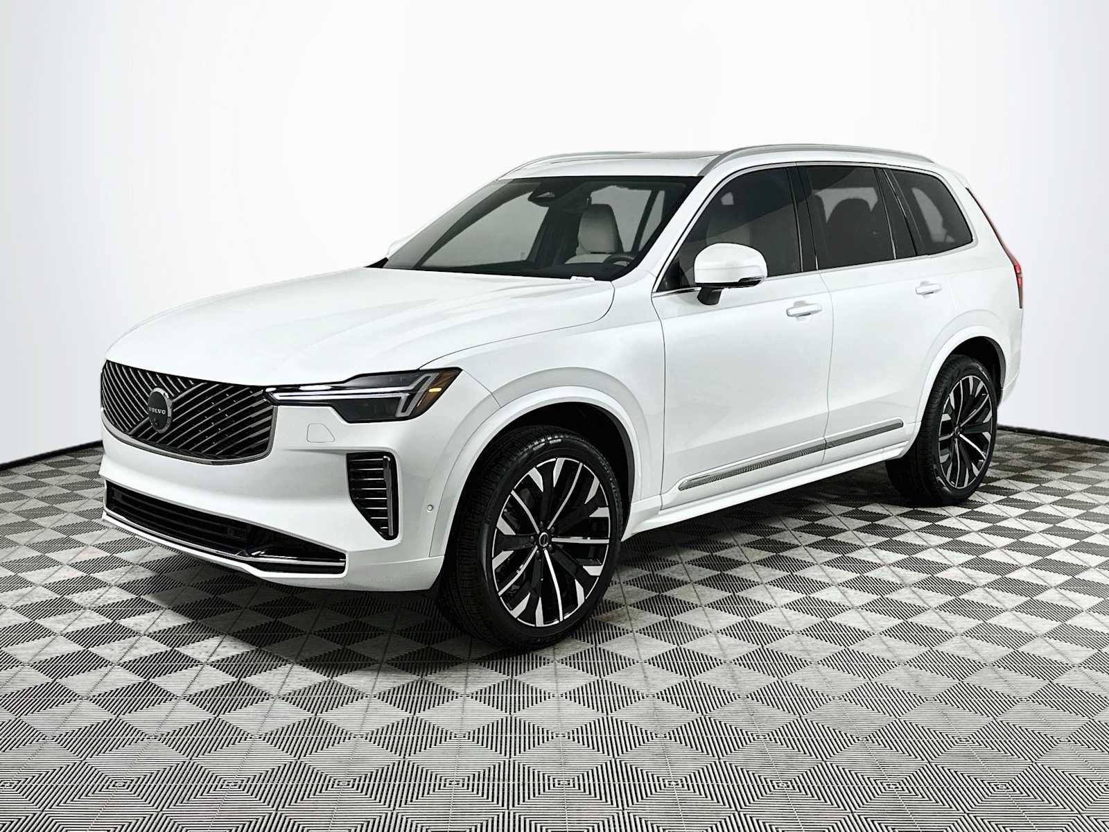 New 2026 Volvo XC90 B5 Plus w/ Protection Package AWD/4WD image 3