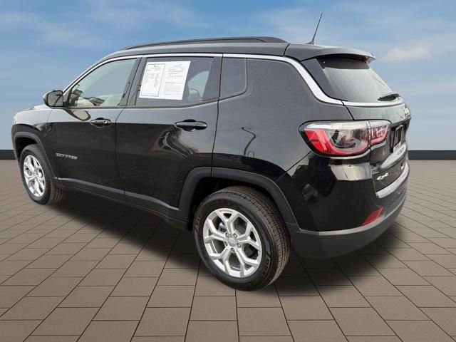 Used 2024 Jeep Compass Latitude image 5