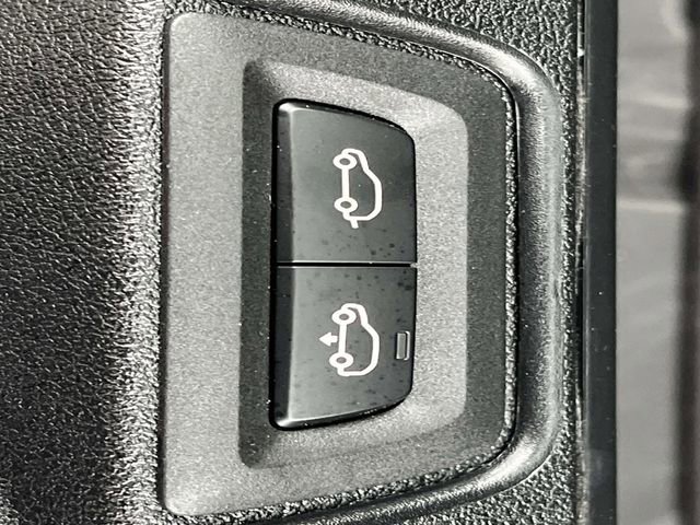 Used 2025 BMW X5 xDrive50e w/ Premium Package image 24