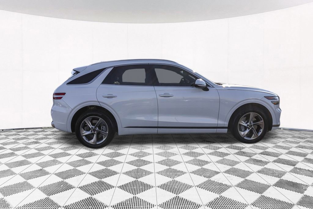 Used 2026 Genesis GV70 2.5T Select image 12