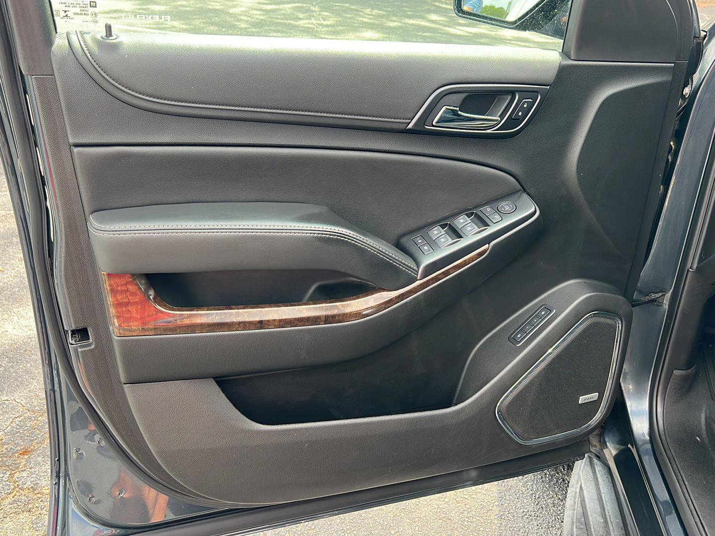 Used 2019 Chevrolet Suburban LT image 17