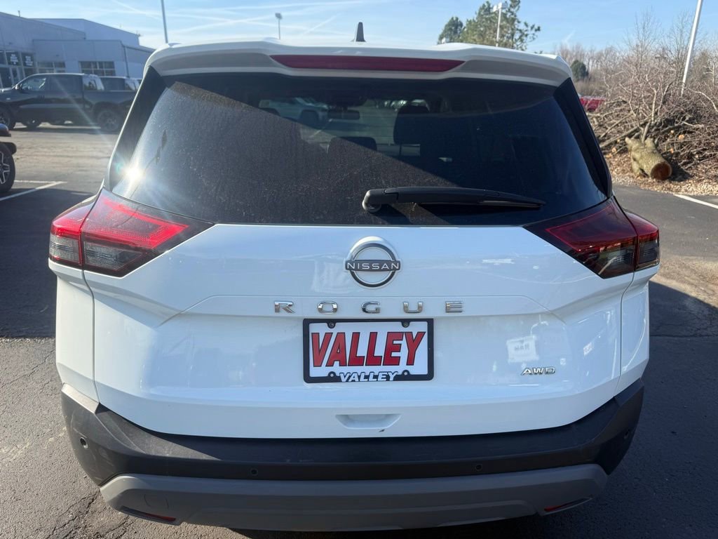 Used 2023 Nissan Rogue S AWD/4WD image 4