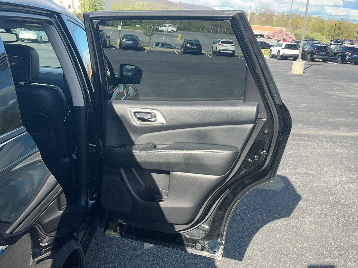 Used 2019 Nissan Pathfinder Platinum image 29