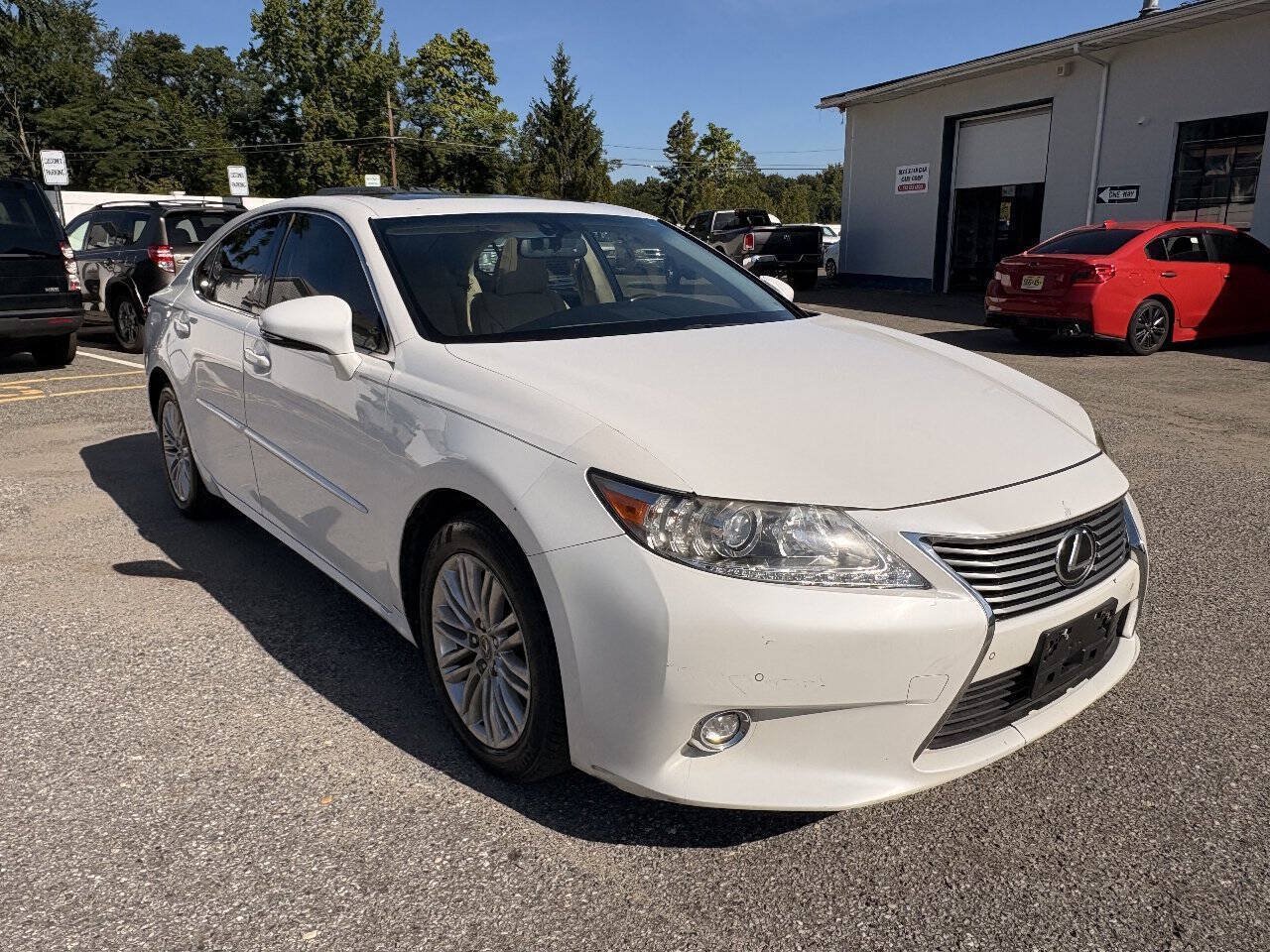 Used 2014 Lexus ES 350 w/ Luxury Package FWD image 4