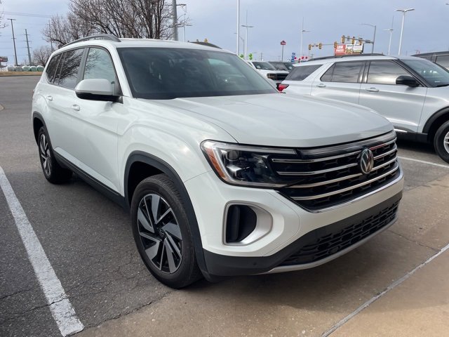 Used 2025 Volkswagen Atlas SE image 4