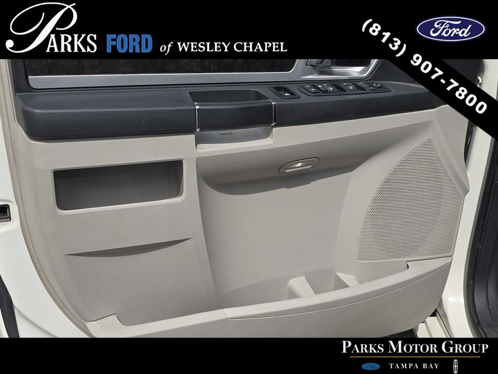 Used 2010 Dodge Grand Caravan SXT FWD image 16