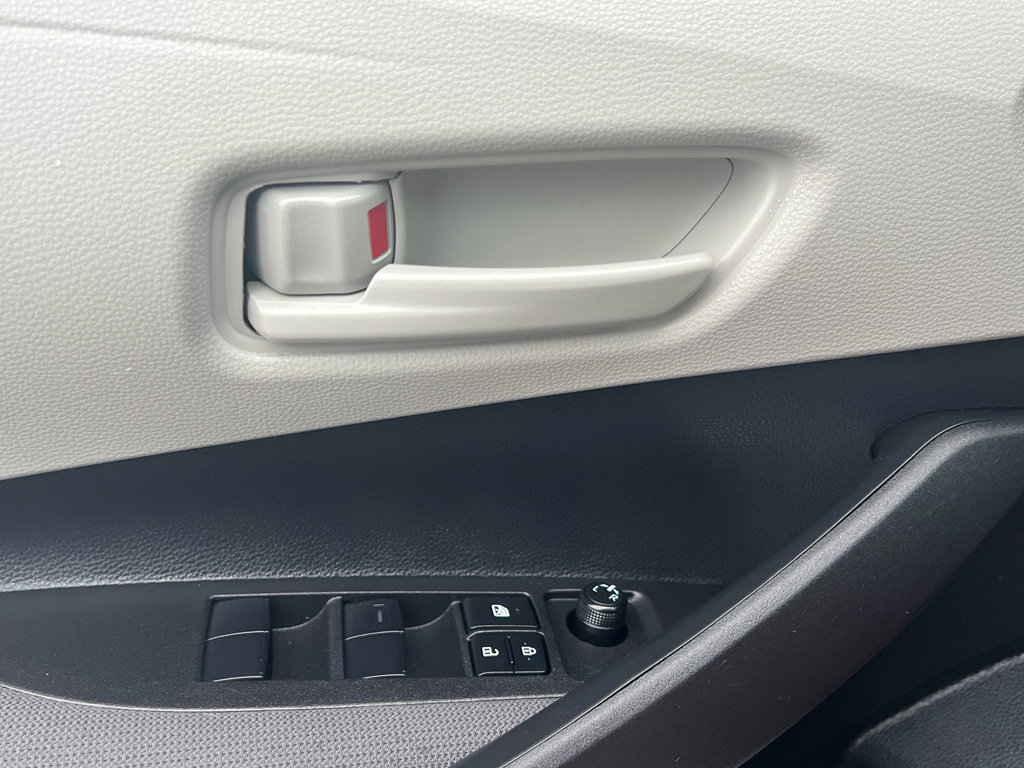 Used 2025 Toyota Corolla LE FWD image 17