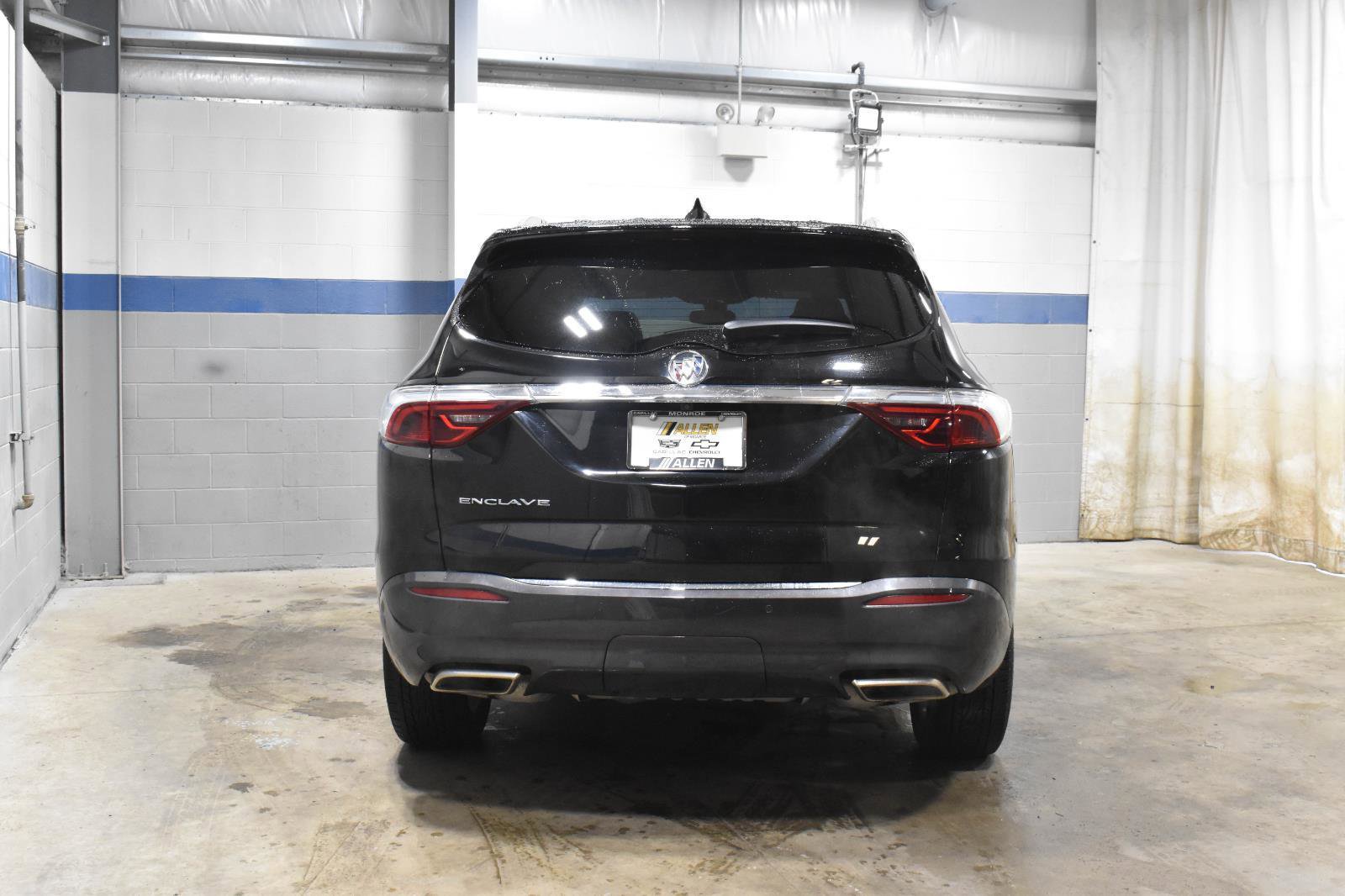Used 2024 Buick Enclave Essence w/ Experience Buick Package FWD image 30