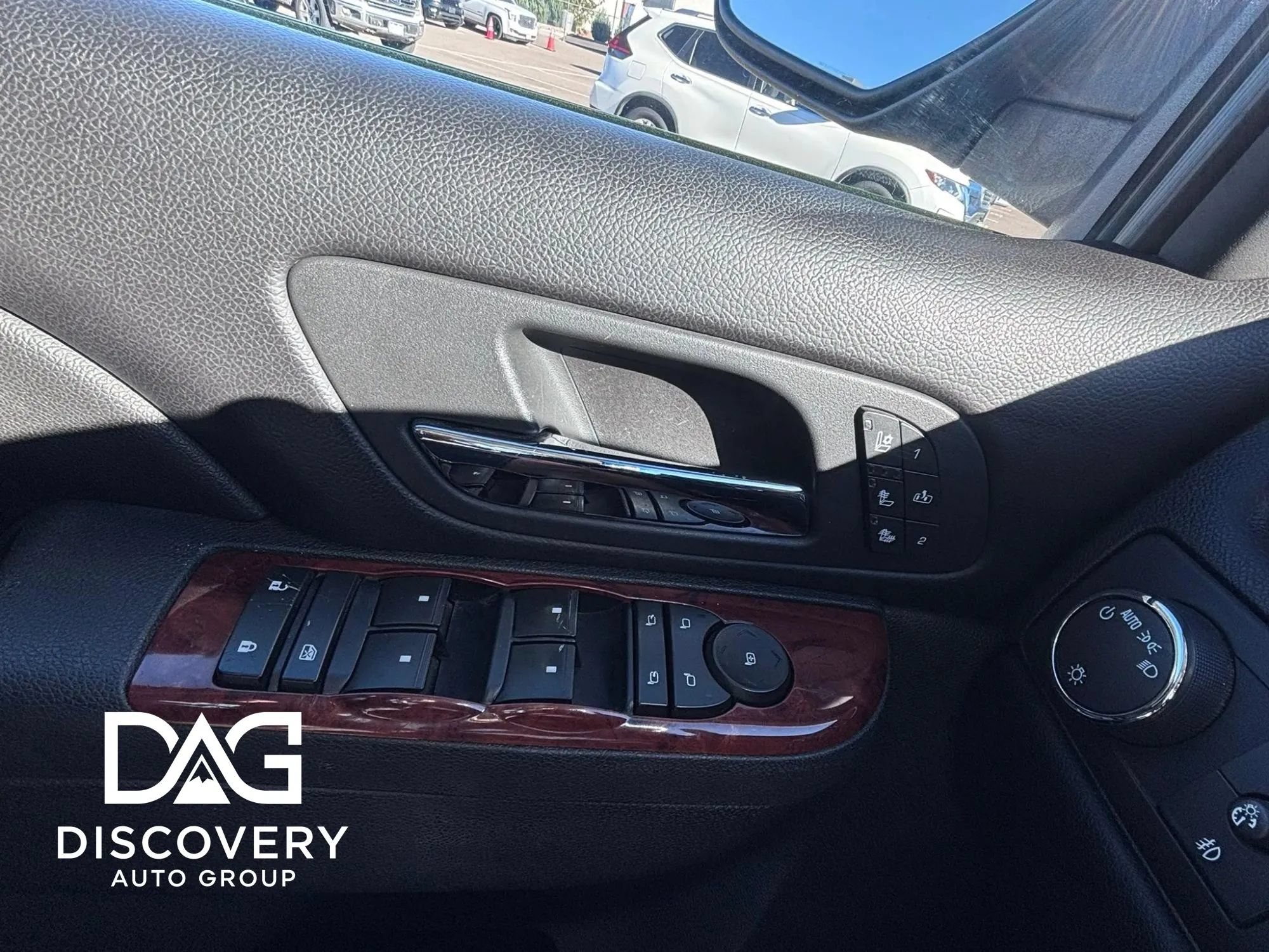 Used 2011 Chevrolet Avalanche LTZ AWD/4WD image 3