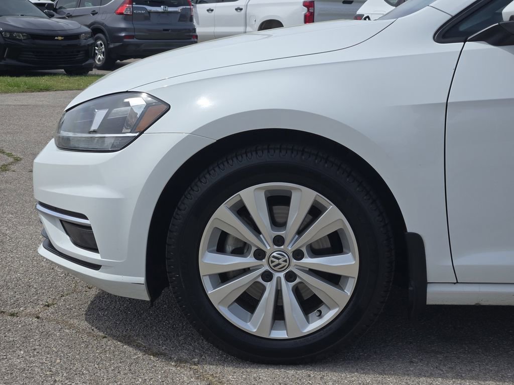 Used 2019 Volkswagen Golf SE image 8