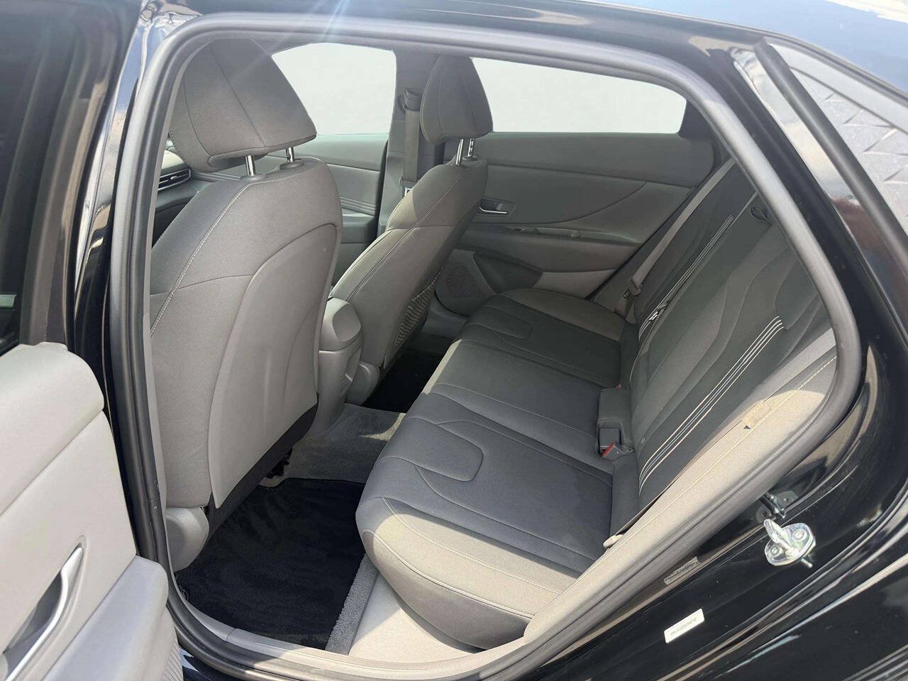 Used 2025 Hyundai Elantra SEL w/ Cargo Package FWD image 11