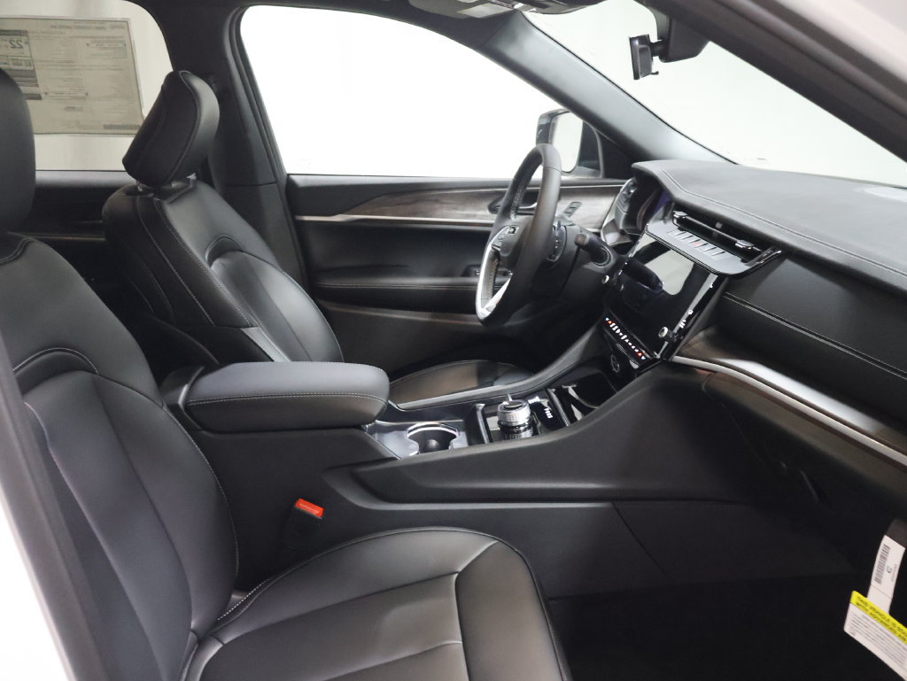 New 2027 Jeep Grand Cherokee Limited AWD/4WD image 17