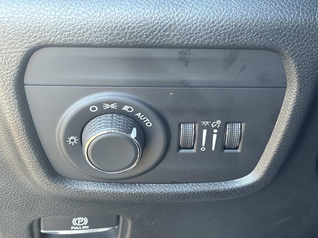 Used 2023 Jeep Grand Cherokee L Laredo w/ Luxury Tech Group I image 28