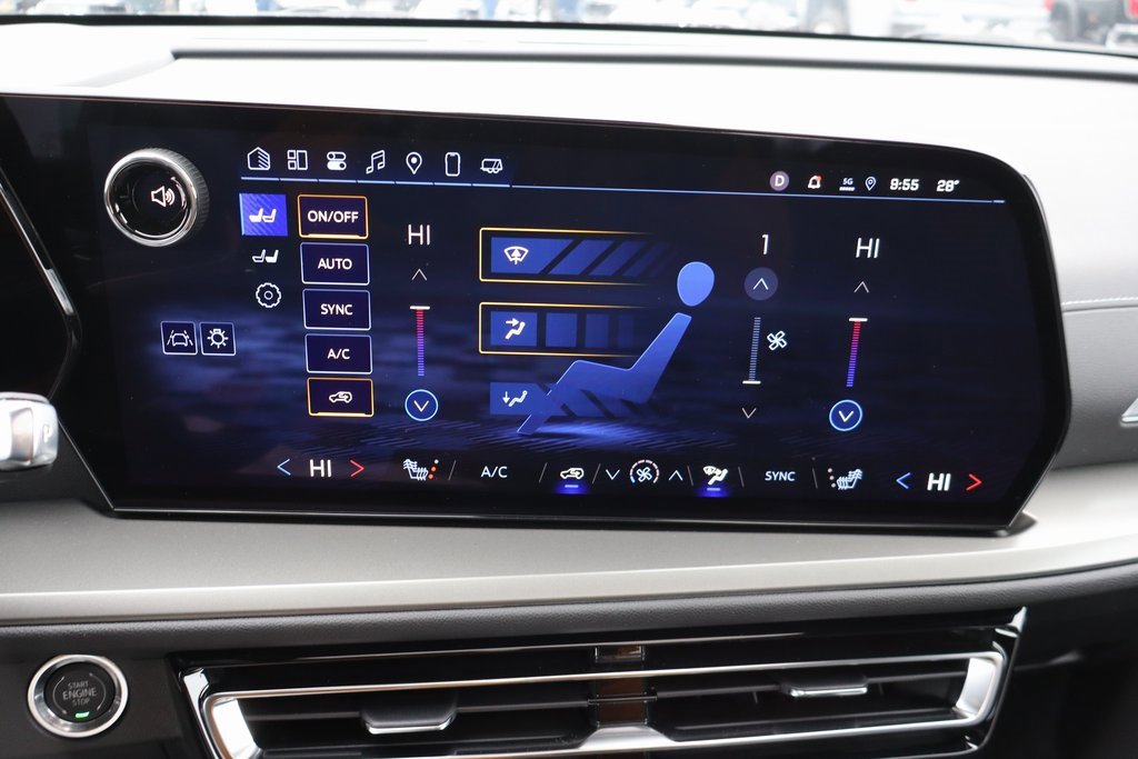 Used 2025 Chevrolet Traverse LT w/ Sun and Wheel Package image 10