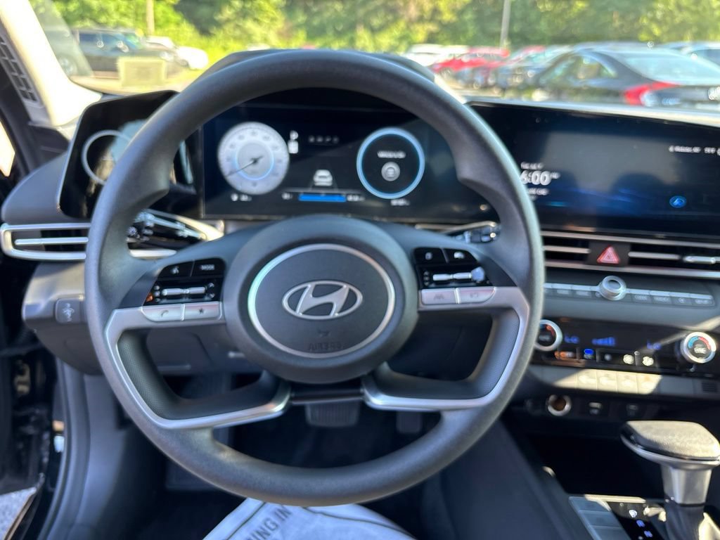 Certified 2024 Hyundai Elantra SEL FWD image 24
