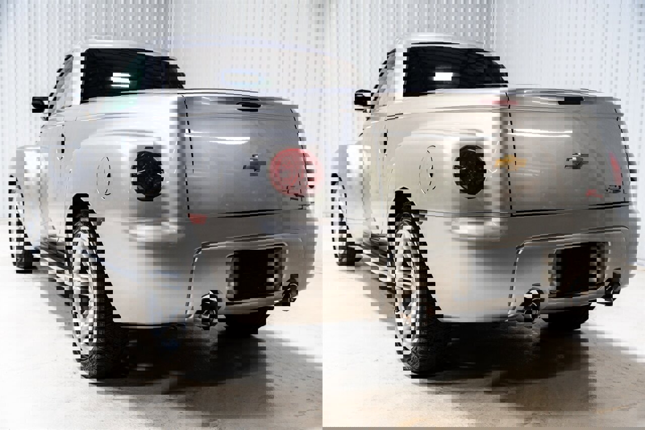 Used 2004 Chevrolet SSR w/ Preferred Equipment Group image 9