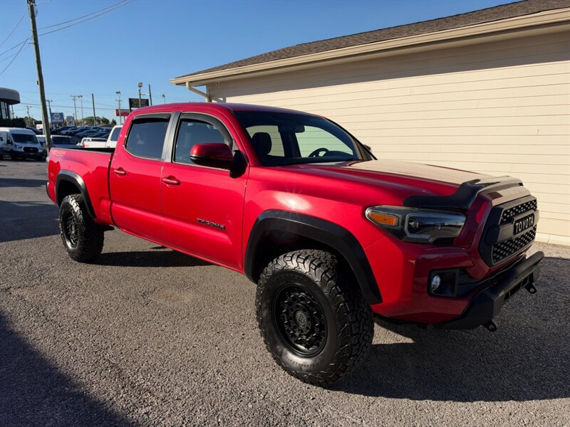 Used 2017 Toyota Tacoma TRD Off-Road AWD/4WD image 3
