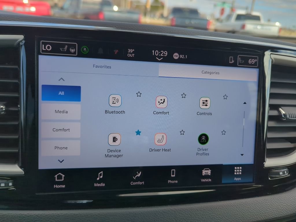 Used 2025 Chrysler Pacifica Select image 19