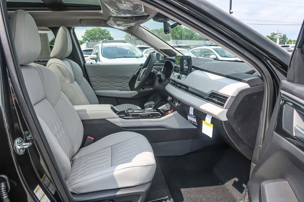 New 2025 Mitsubishi Outlander AWD image 21
