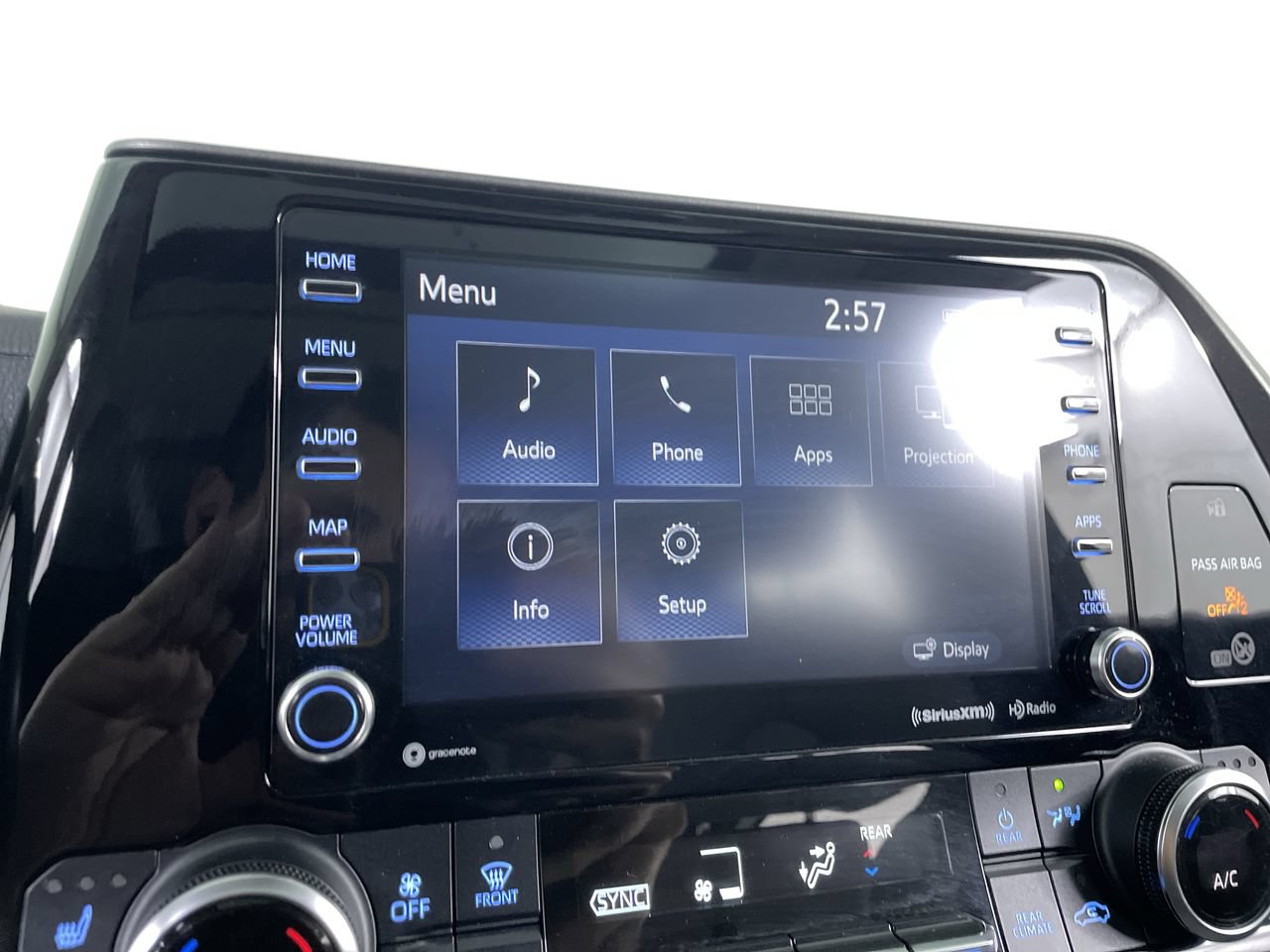 Used 2022 Toyota Highlander XLE AWD/4WD image 15