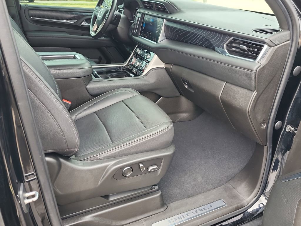 Used 2021 GMC Yukon Denali w/ Denali Premium Package image 15