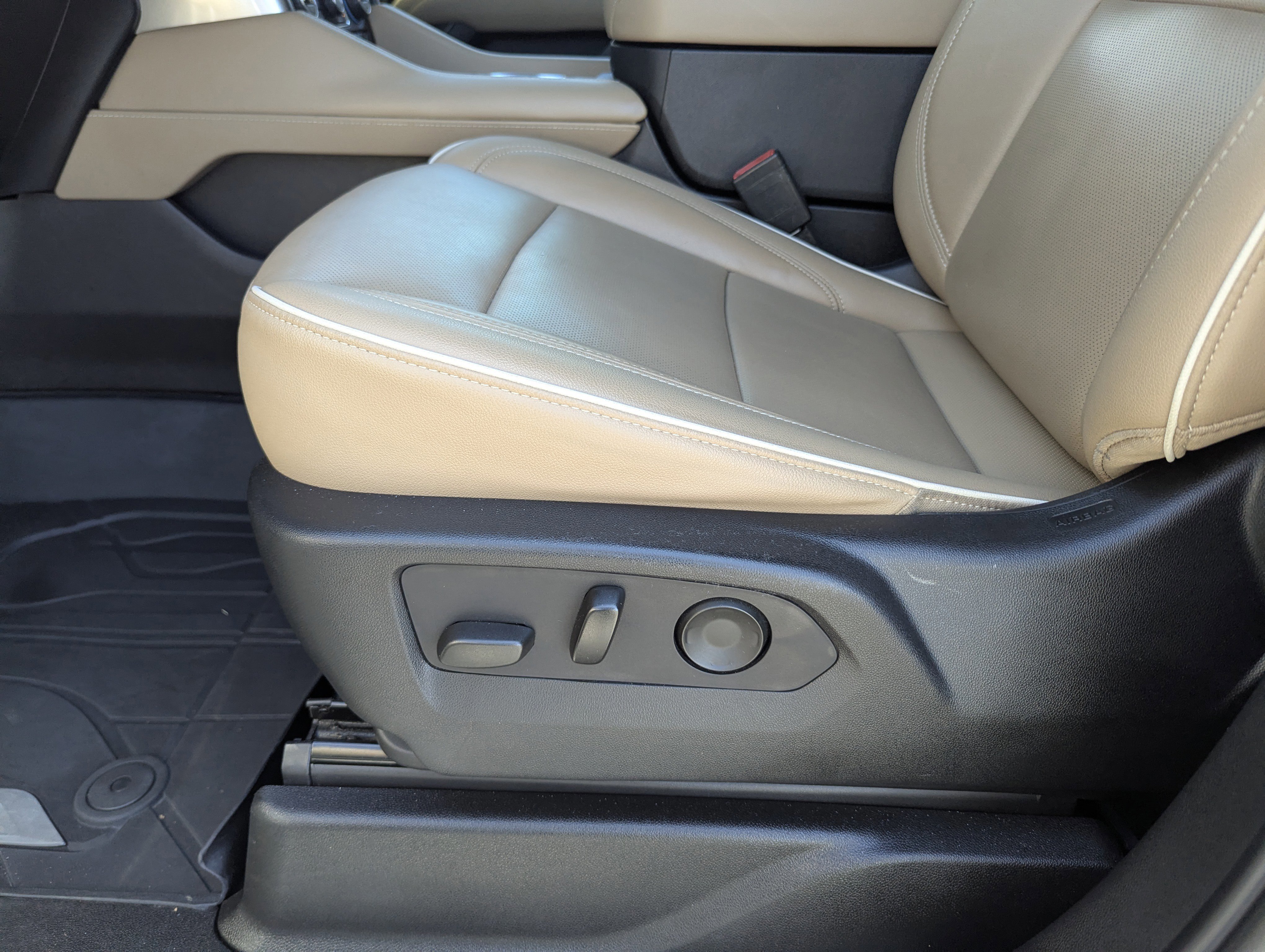 Used 2021 Chevrolet Tahoe Premier w/ Premium Package image 27