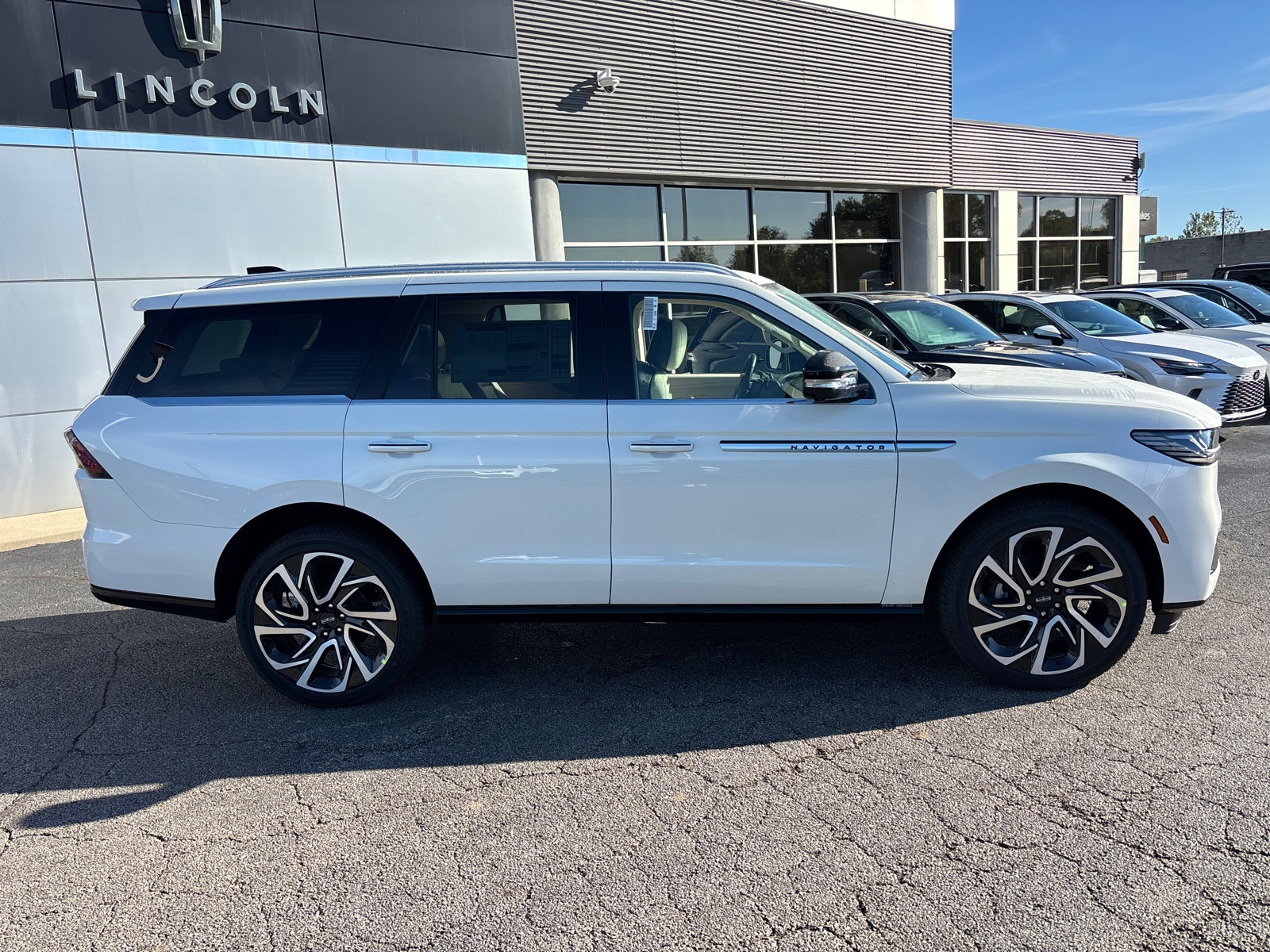 New 2027 Lincoln Navigator Reserve AWD/4WD image 8