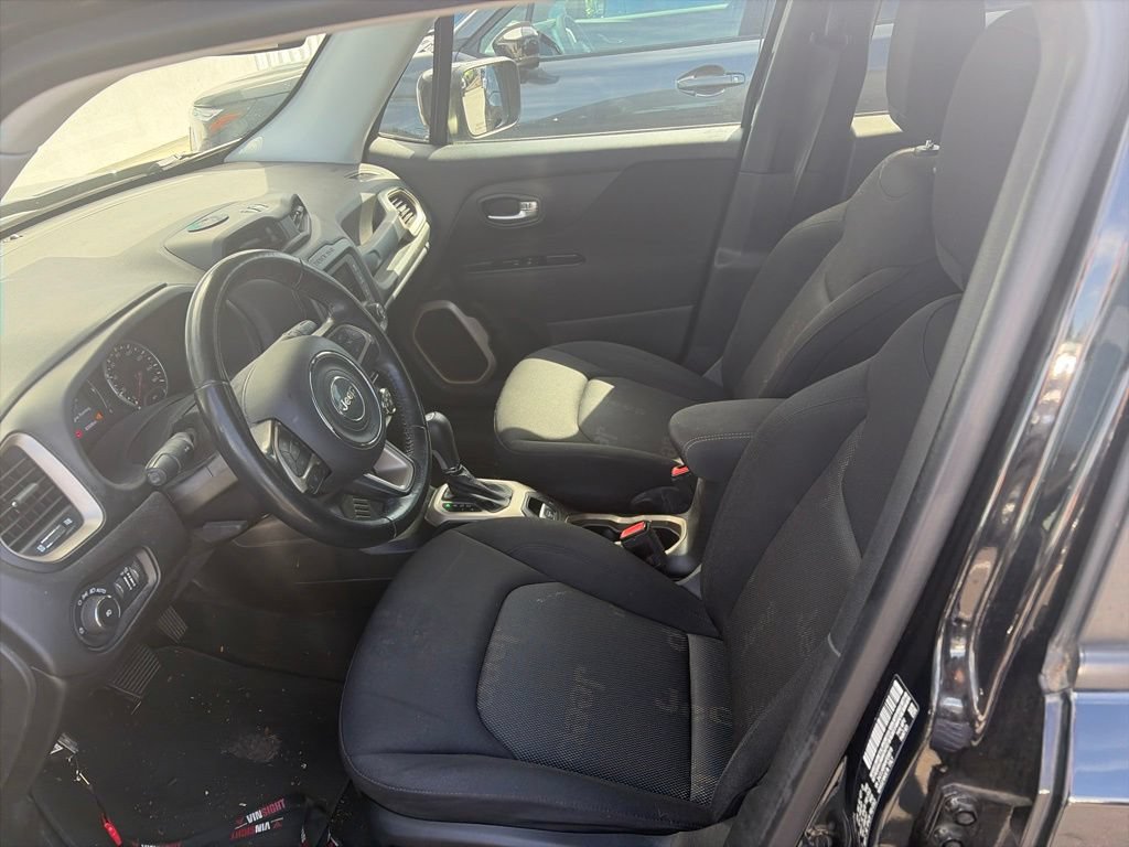 Used 2017 Jeep Renegade Latitude FWD image 7