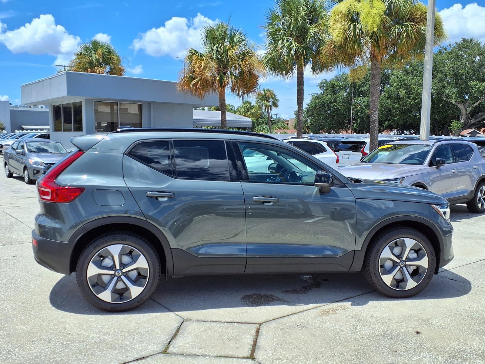 New 2026 Volvo XC40 B5 Plus w/ Climate Package AWD/4WD image 8