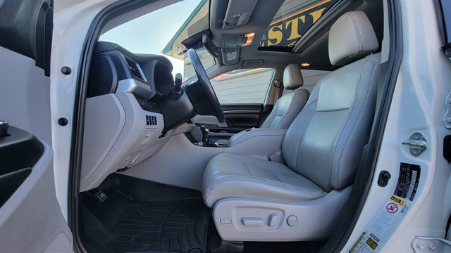 Used 2019 Toyota Highlander Limited AWD image 18