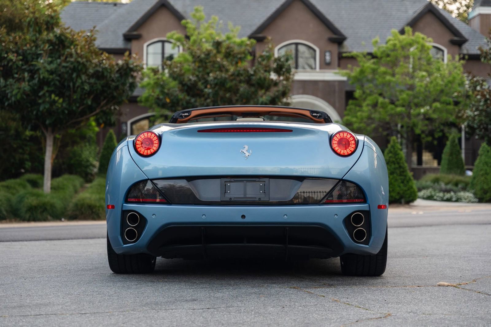 Used 2010 Ferrari California RWD image 20