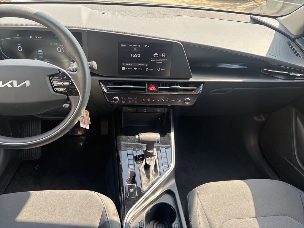 Used 2025 Kia Niro LX image 17